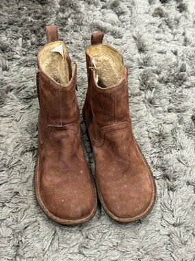UGG Australia Neevah Bootie woman’s size 10